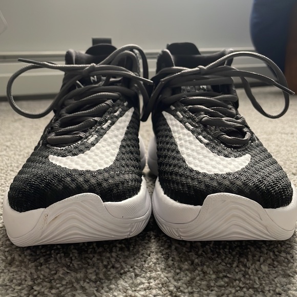 Men’s Nike Zoom Rize Basketball Shoes - Picture 3 of 11